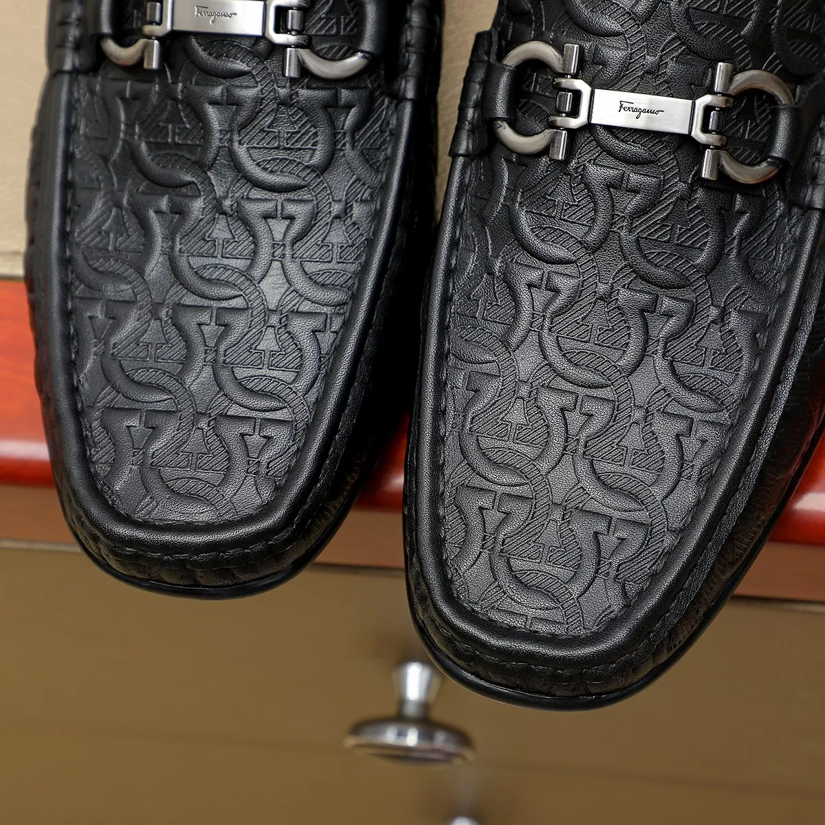 Men's shoes 💰360 🕷🕷【Ferragamo】Ferragamo Popular fashionable casual slip-on shoes🇨🇳Official website counter 1:1 production, original mold opening💯Good quality visible, imported high-end first-layer calfskin, luxurious pigskin lining🌿Very clear texture, high-quality waterproof, non-slip and wear-resistant outsole🎋High quality and low price, truly handmade🍓Color, code number 38-45